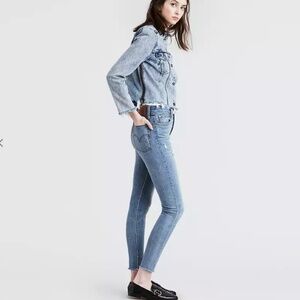 Levi's Women's Wedgie Skinny Fit Button Fly Distressed Jeans Size 32